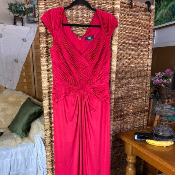 Tadashi Soji Designer Red/Pink Crinkle sheath dress